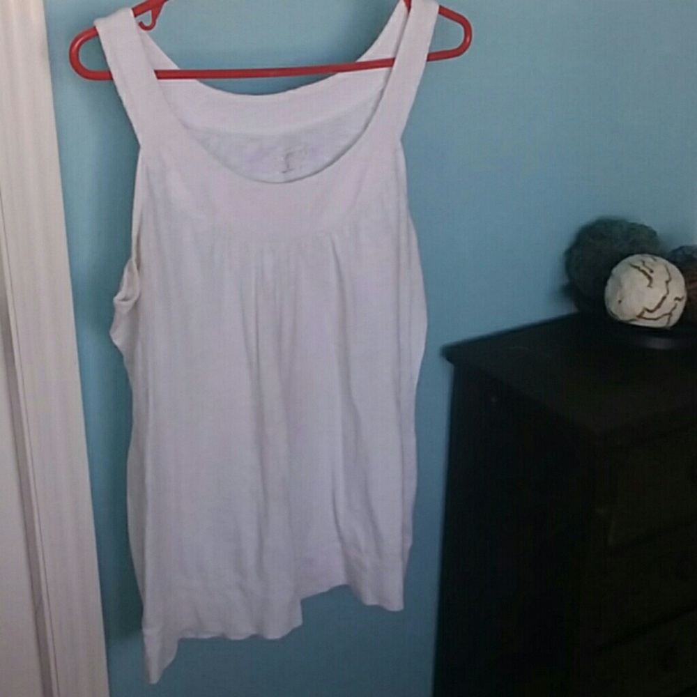 White cute tank top 👡